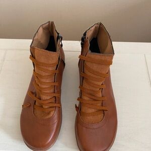 Source Unknown Brown Lace-Up Ankle Boots